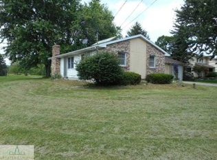 9129 Hartel Rd, Grand Ledge, MI 48837