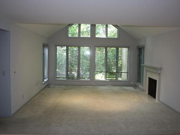3rd image of 3137 E Gatehouse Dr SE