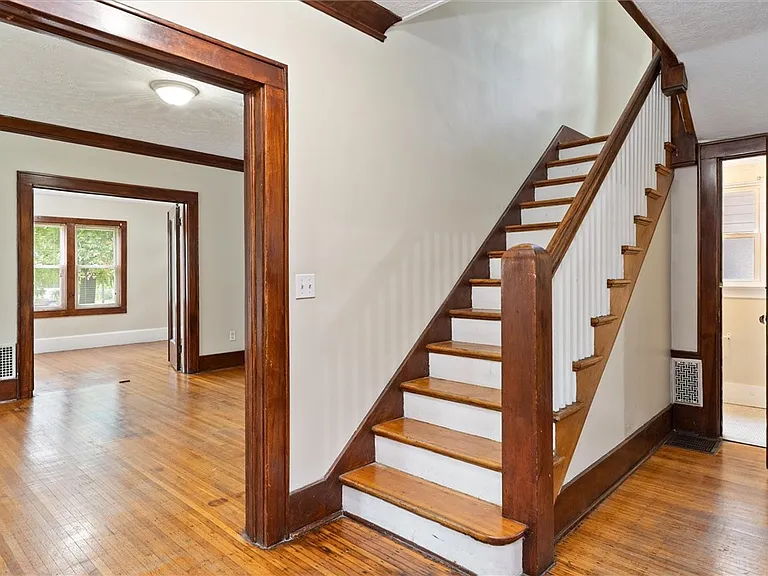 19 Genesee Park Blvd — Photo 9