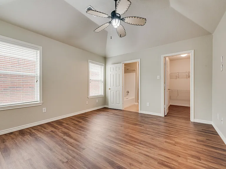 9005 Stewart St — Photo 9