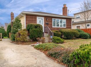 764 S 4th St, Lindenhurst, NY 11757