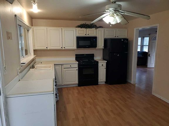 3rd image of 2216 Parkrose St