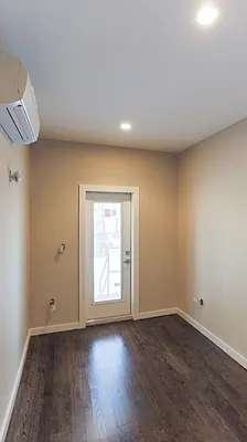 Rented by City Prime Commercial Realty  | media 16
