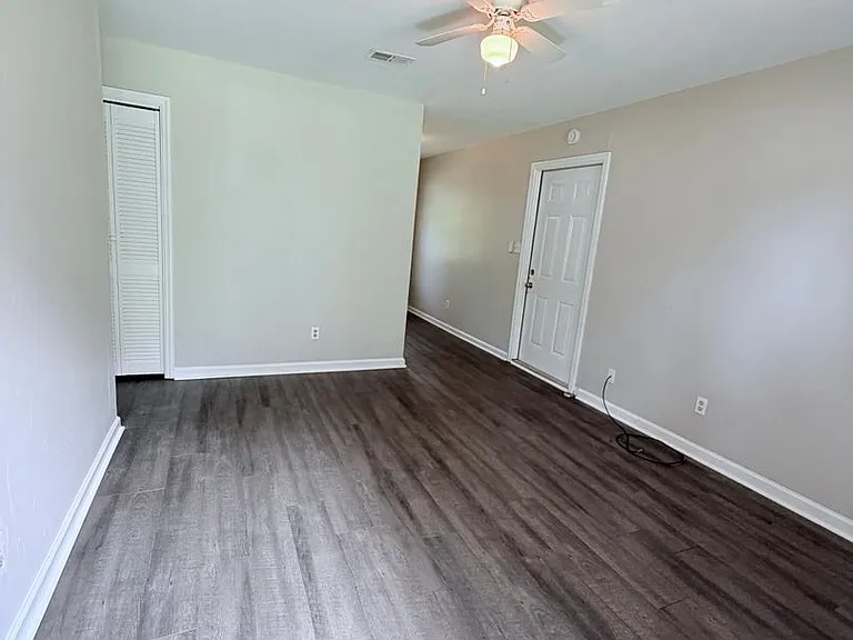 4830 Ruthenia Rd — Photo 2