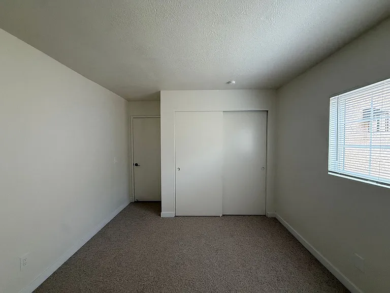 1422 Eagle Ct — Photo 31