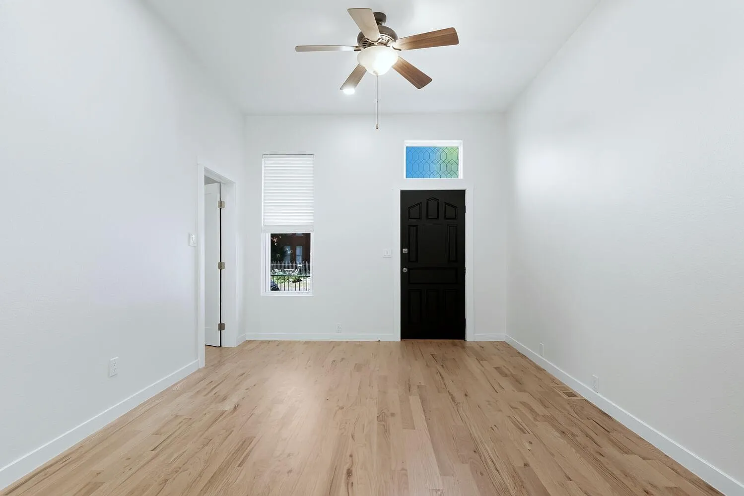 2 bed, 925 sqft, $2,800 — Photo 2