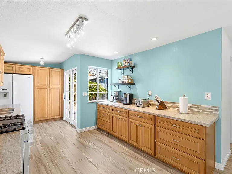 142 E Glaucus St — Photo 12