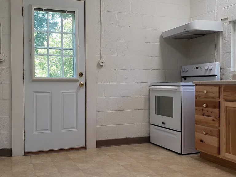 1029 Locust Ave — Photo 19