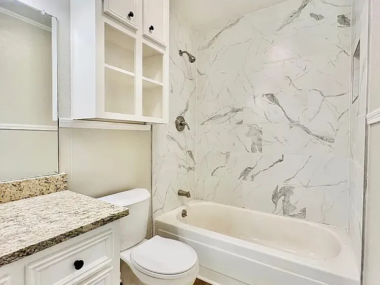 312 Gladstone St — Photo 14