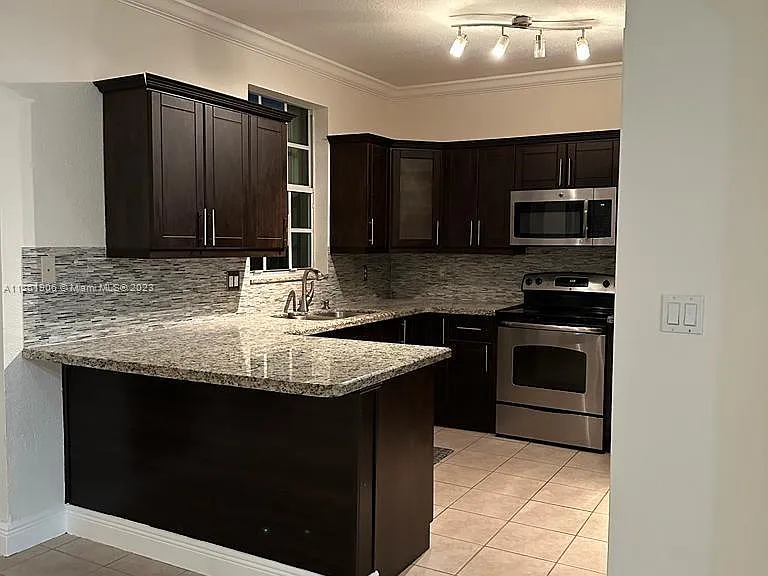 15315 SW 9th Way — Photo 5