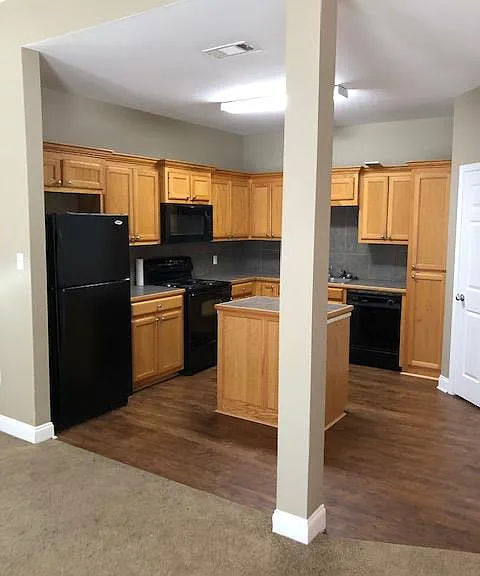 453 Winterhaven Dr — Photo 7