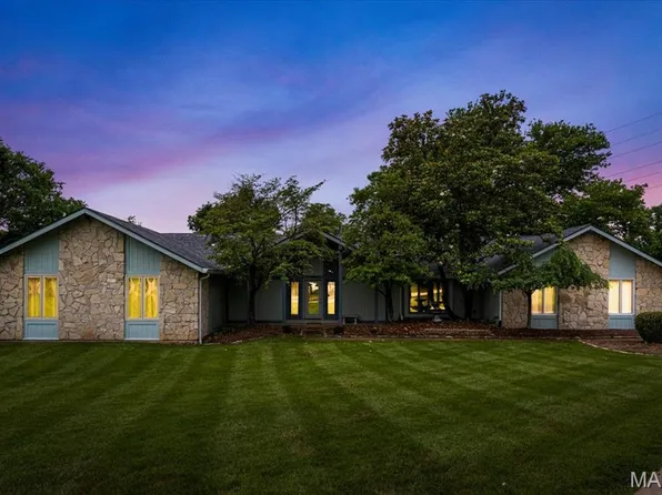 1661 Mason Knoll Rd, Saint Louis, MO 63131