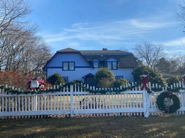 201 S Snedecor Ave, Bayport, NY 11705