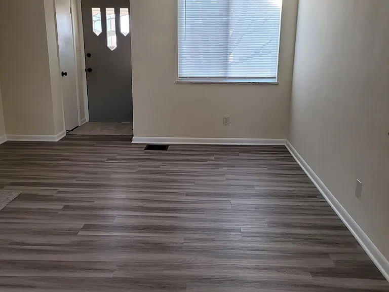 3292 Sullivant Ave — Photo 2