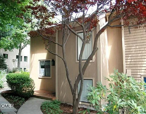 501 River West photo 1
