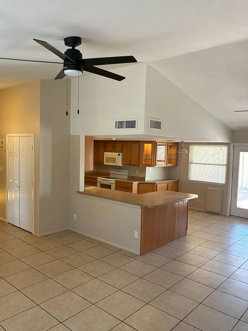 Super Cute 3 Bedroom — Photo 4