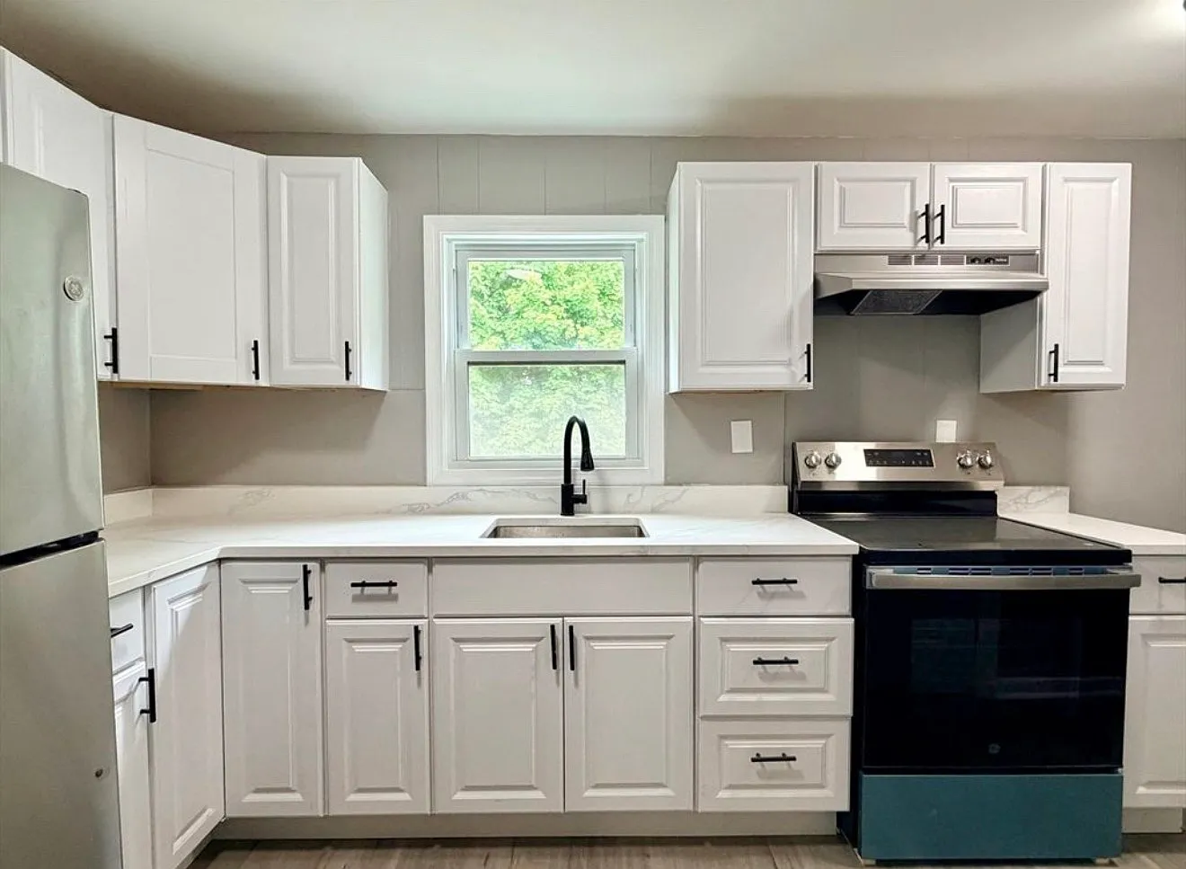 3 bed, $1,800 — Photo 2