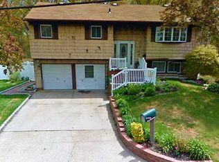 29 Circle Dr E, East Patchogue, NY 11772