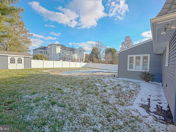 5th image of 1542 Chalet Dr