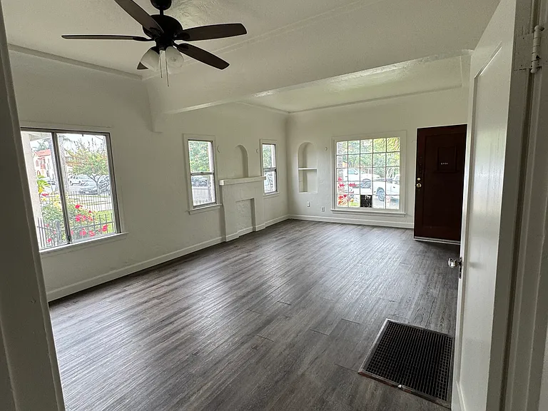 6434 Stafford Ave — Photo 4