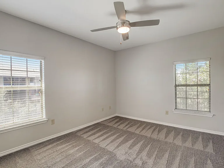 Oasis at Plum Creek Apartments — Photo 36