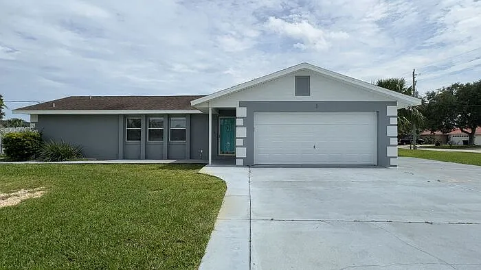 3 bed, 2.0 bath, 1604 sqft, $2,500 — Photo 1