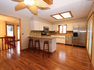 13915 Lisa Cir, Omaha, NE 68138