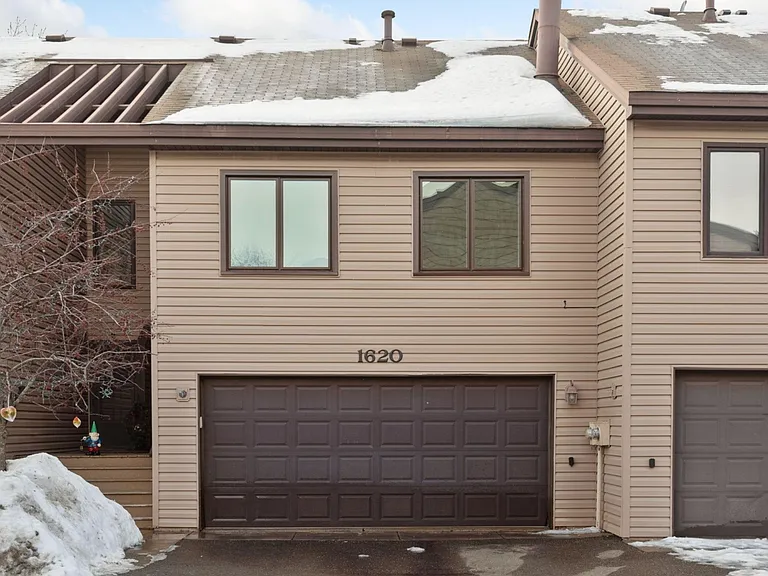 1620 Cope Ave E — Photo 2