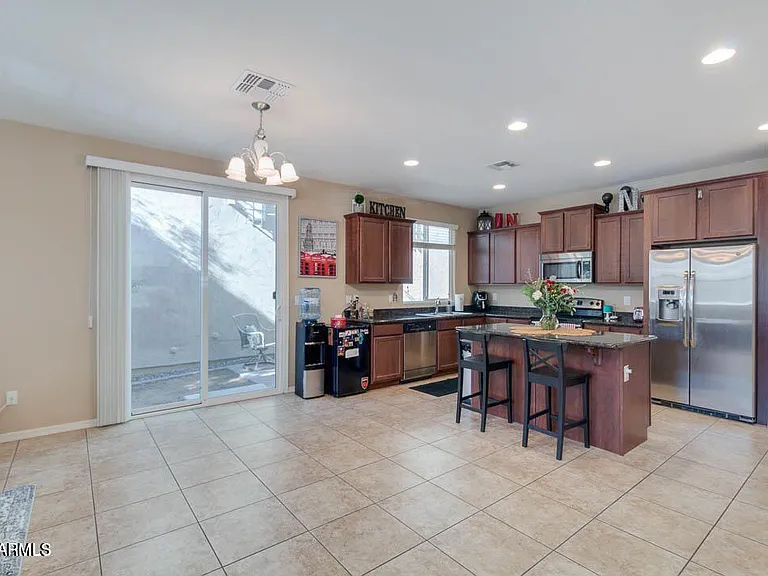 4050 E Oakland St — Photo 6