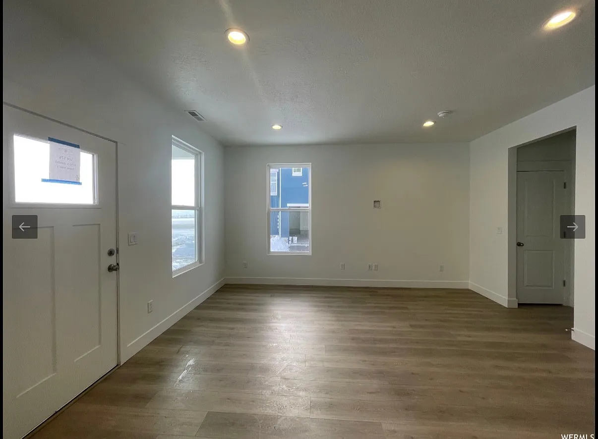 3 bed, 2.5 bath, 1580 sqft, $2,400 — Photo 3