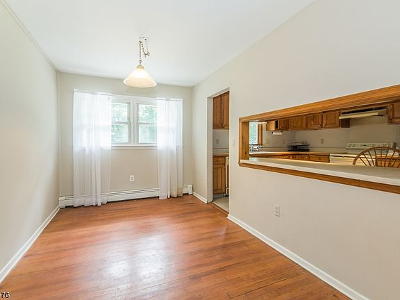 4th image of 28 Adams Dr