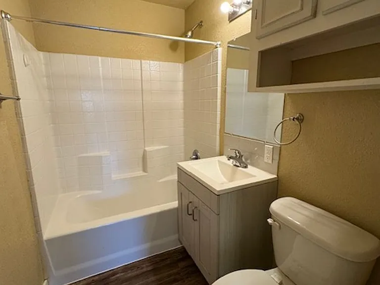306 E Mosier St — Photo 8