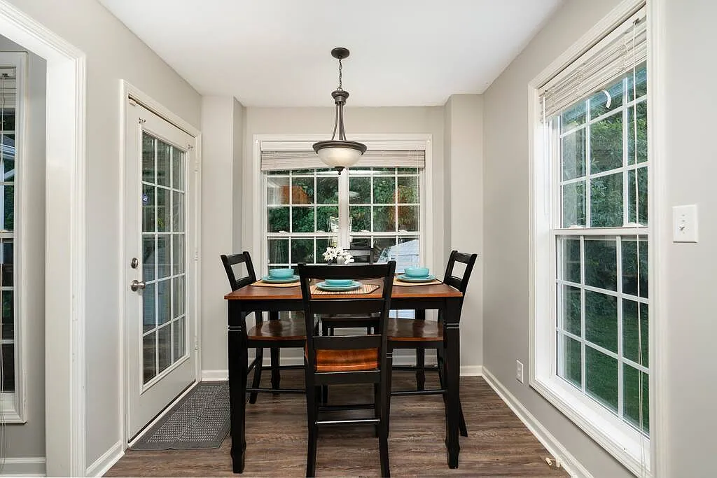 3 bed, $2,978 — Photo 4