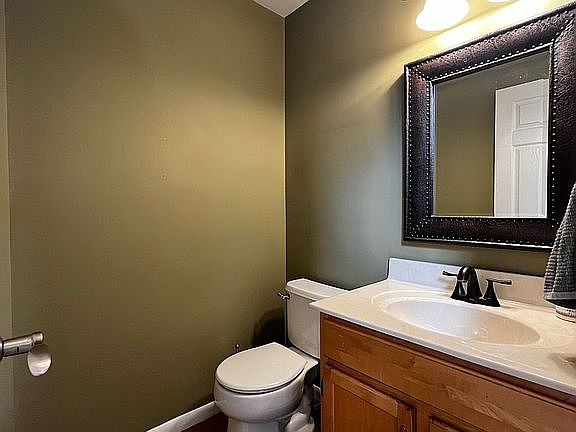 1st Floor 1/2 Bathroom