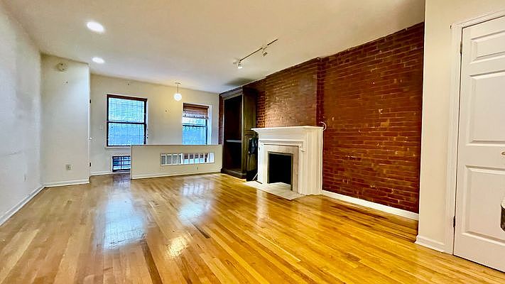 1st image of 130 W 75th St APT 1A