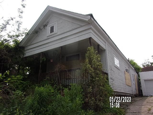 2nd image of 1217 Summit St