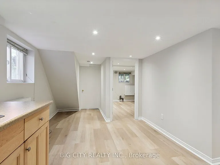 178 Douglas Ave #LOWER — Photo 6