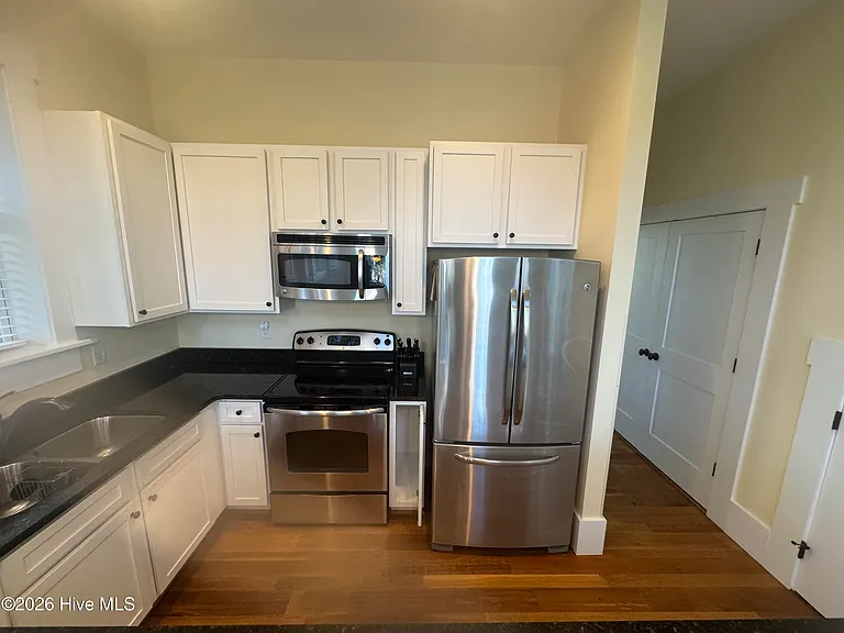 819 Meadowsweet Ln — Photo 8