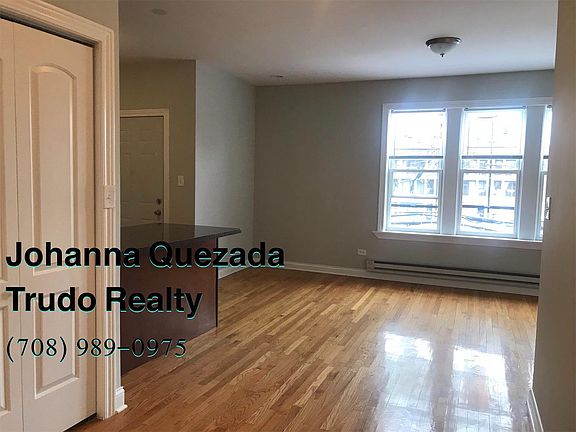 3rd image of 3933 N Janssen Ave #2W