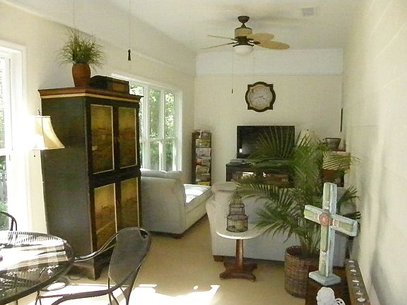 2nd image of 130 Oakwood Pl