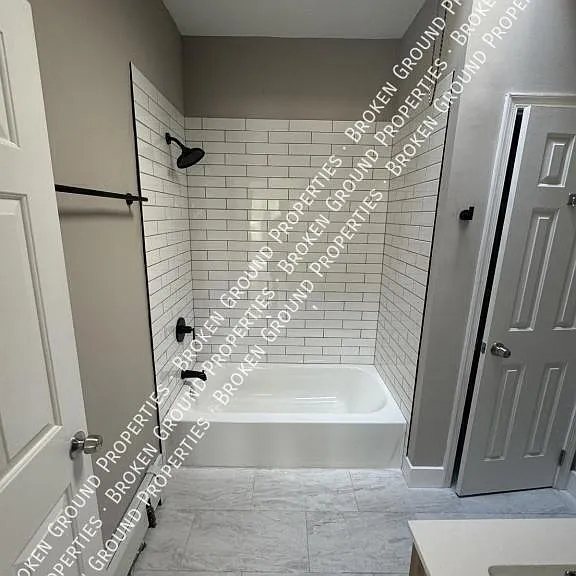 13 Pine St #C — Photo 3