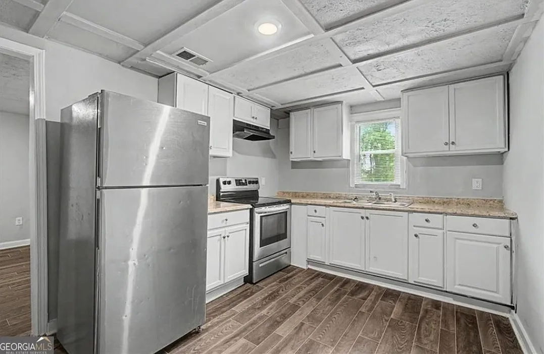 3 bed, 768 sqft, $1,450 — Photo 4