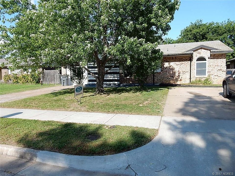 1st image of 1407 S 122nd Ave E