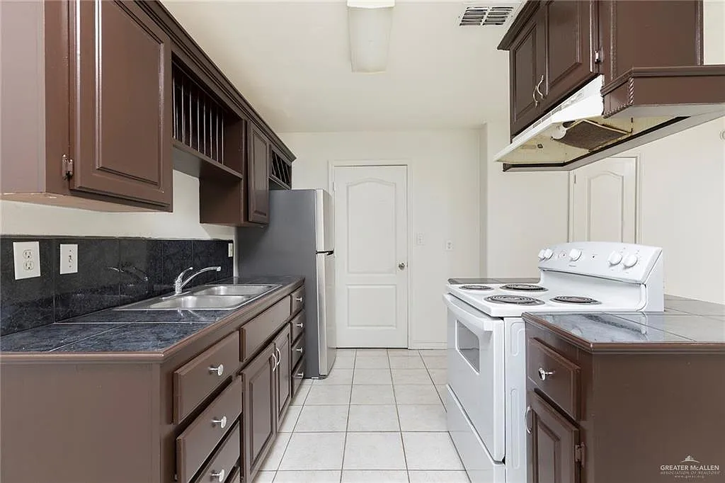 2 bed, 1.5 bath, 1100 sqft, $850 — Photo 4