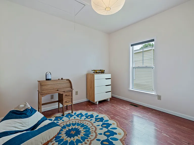 1014 Onslow St — Photo 12