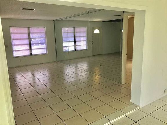 4th image of 11661 NW 42nd St