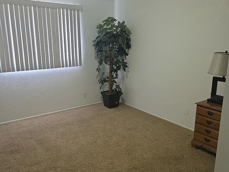1003 S State Fair Blvd #18 — Photo 2