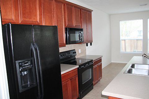 3rd image of 7 S Burberry Park Cir