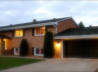 2433 Nemitz Ave E, Maplewood, MN 55119