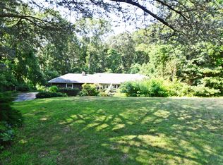 3 Mont Ct, Dix Hills, NY 11746